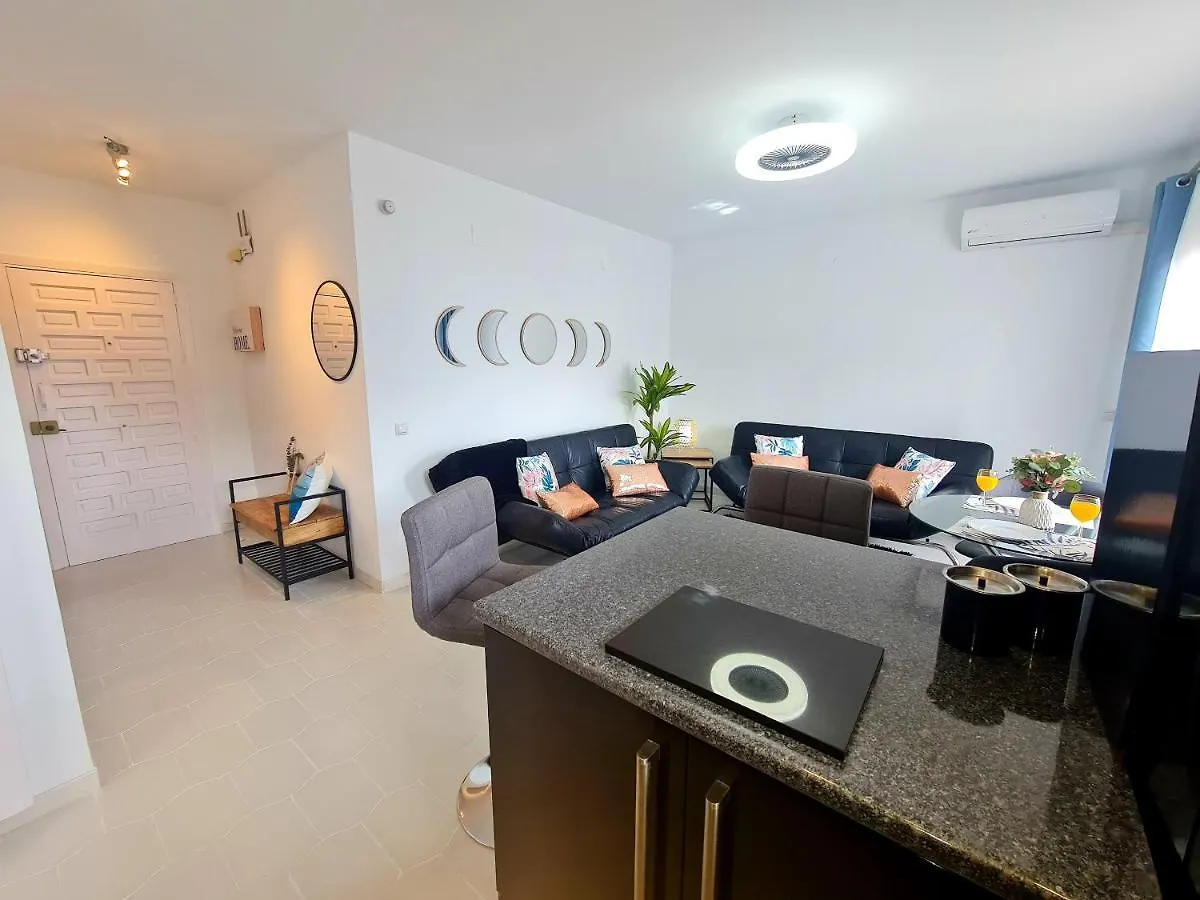 Precioso Apartamento Con Piscinas Y Vistas Al Mar. Benalmádena