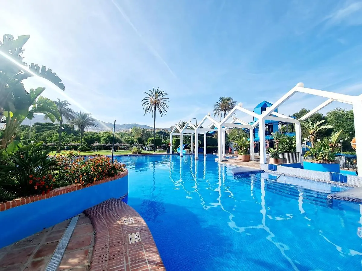 Precioso Apartamento Con Piscinas Y Vistas Al Mar. Benalmadena